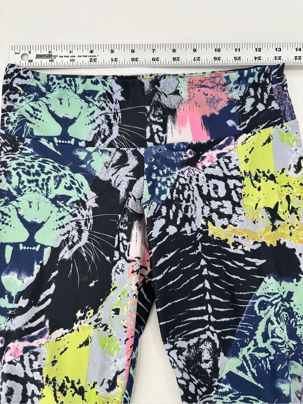 Onzie Leopard Print Capri Leggings in Mint Black Pink Rawr! - Picture 6 of 6